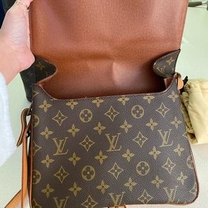 Louis Vuitton crossbody bag